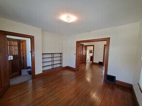 Building Photo - 524 W Seerley Blvd