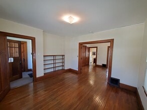Building Photo - 524 W Seerley Blvd