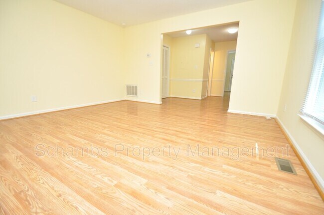 Foto del edificio - 6104 Deerwood Pl