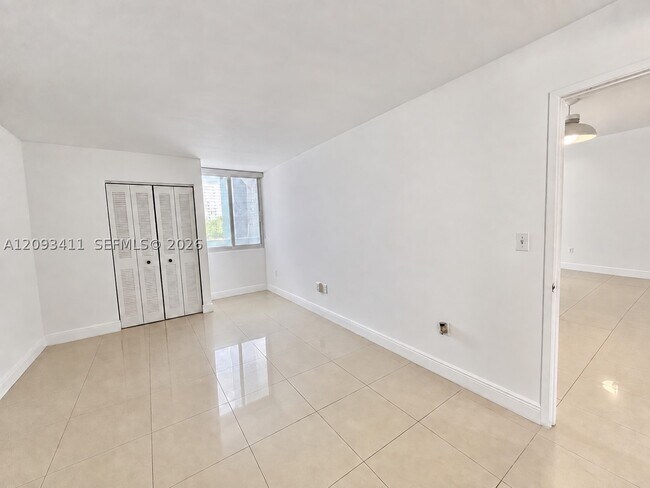 Building Photo - 850 N Miami Ave
