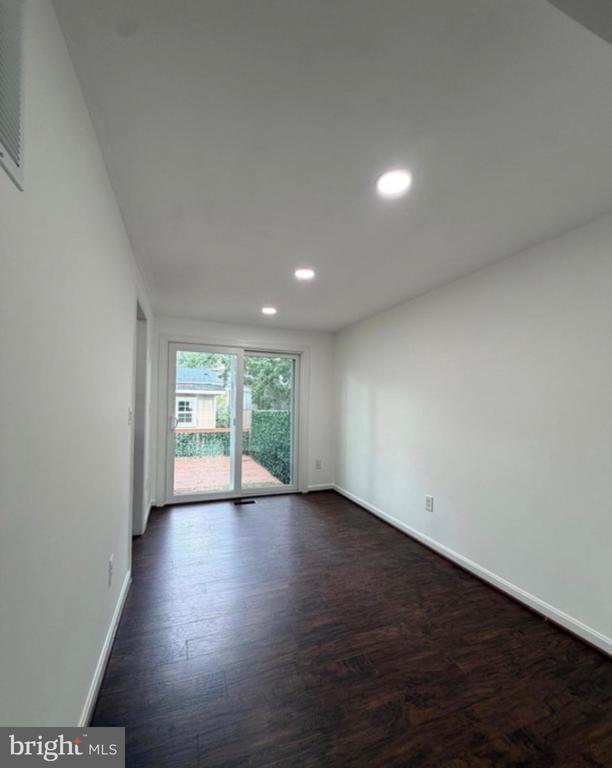 Foto del edificio - 1358 Raleigh Dr