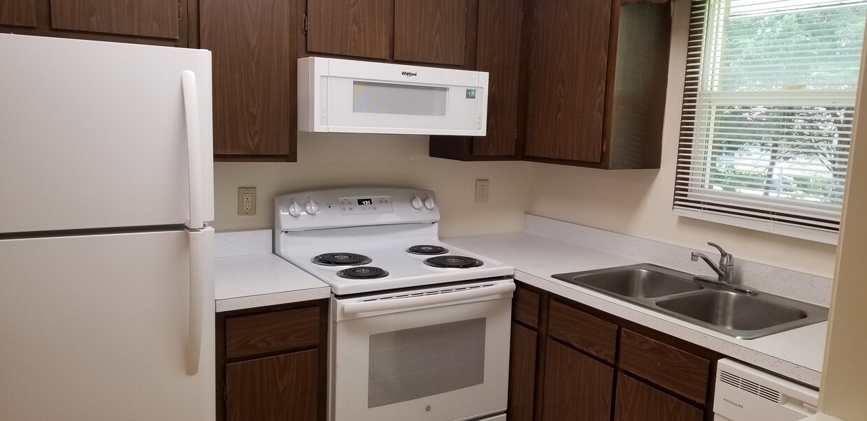 Kitchen - 118 Twin Oaks Dr