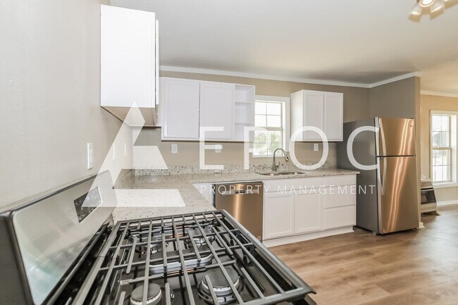 Foto del edificio - 635 E 3rd St