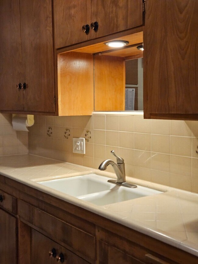 Building Photo - A French Park Beauty! OPEN HOUSE 3/26/2024...