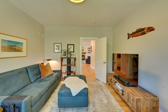 Building Photo - 2237 NW Torrey Pines Dr