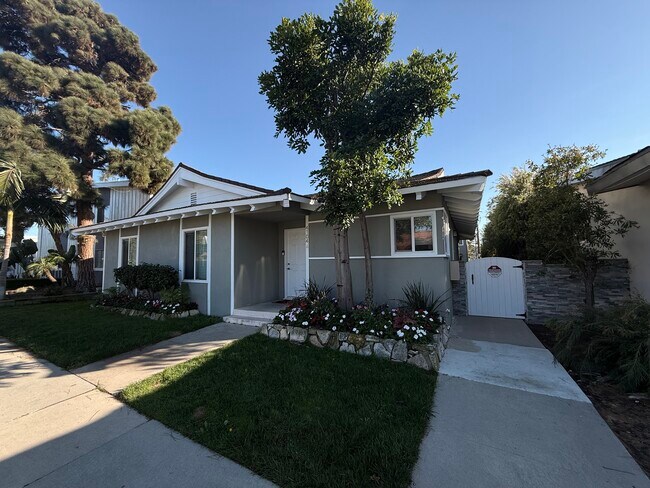 Building - 4104 Emerald St