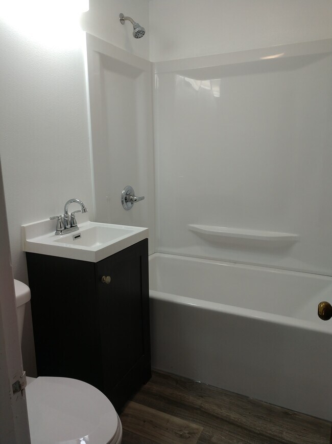Baño - 209 SW School St