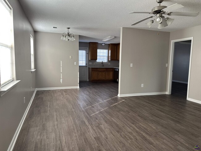 Building Photo - 219 West Wrasling Way