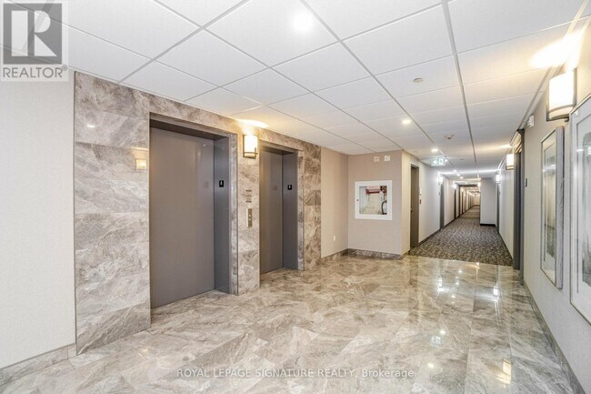 Building Photo - 101-101 Shoreview Pl