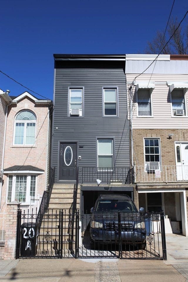 Building Photo - 20 Clendenny Ave