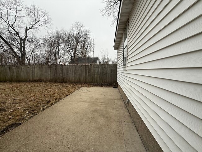 Foto del edificio - 1324 Kenwood Ave