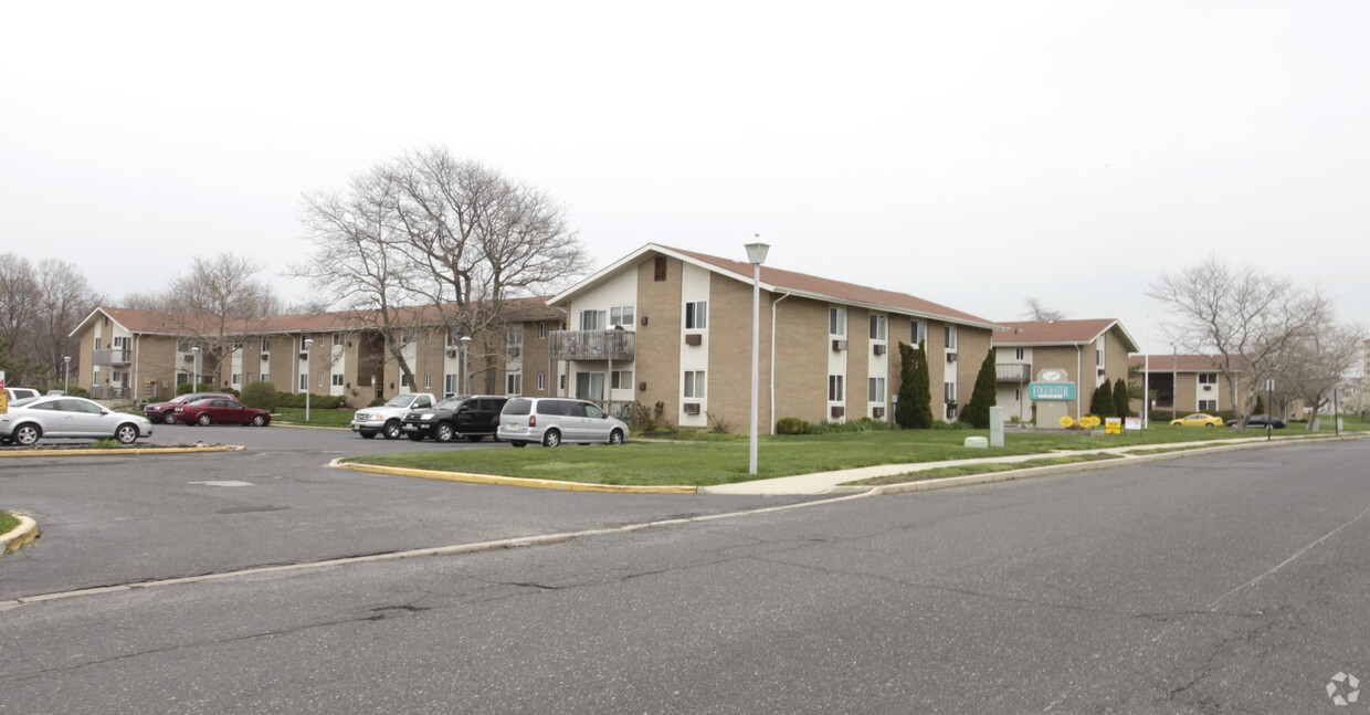Primary Photo - Edgewater East