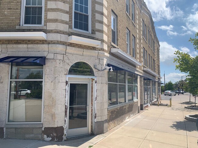 Building Photo - 696-714-714 Albany Ave