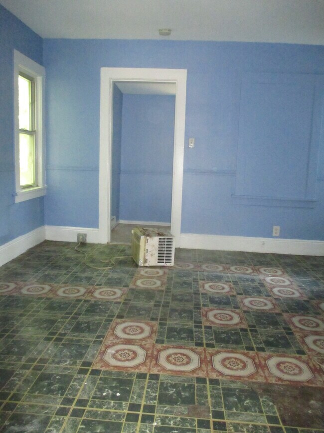 Building Photo - 142 N Pascack Rd