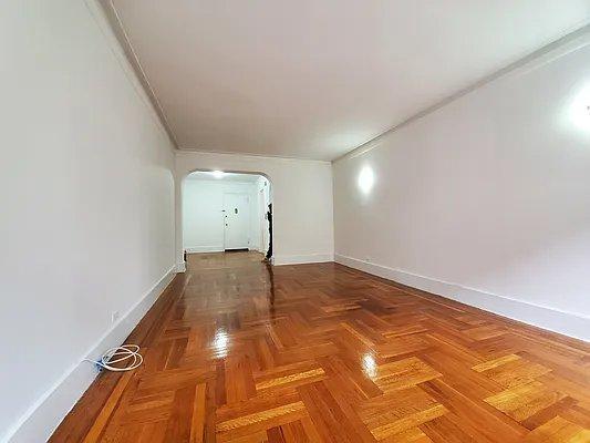 Foto del edificio - 1 bedroom in BRONX NY 10470