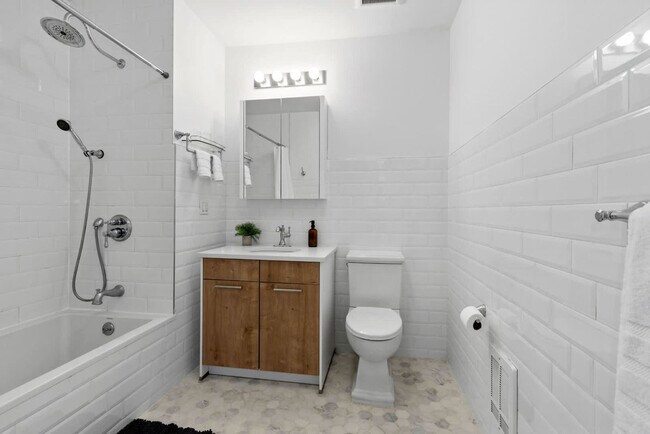 Building Photo - 517 W 45th St