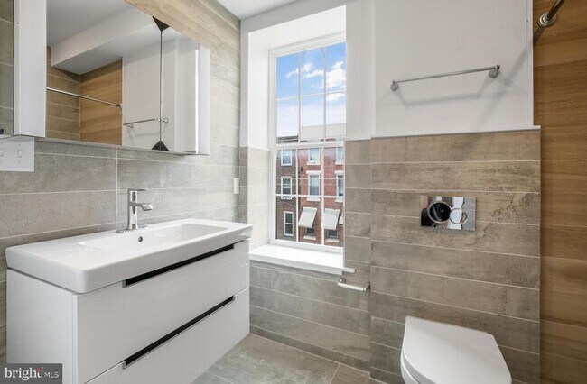 Building Photo - 2046 E Huntingdon St