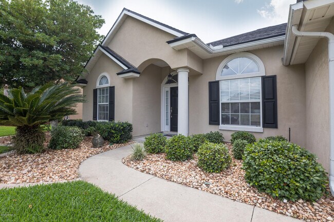 Building Photo - 1718 Chatham Village Dr