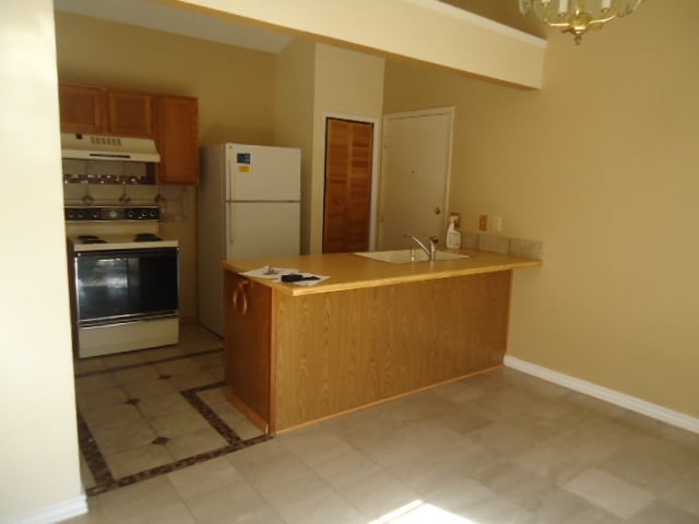 Building Photo - 2403 Hemlock Dr