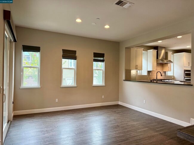 Building Photo - 64 Persimmon Walk