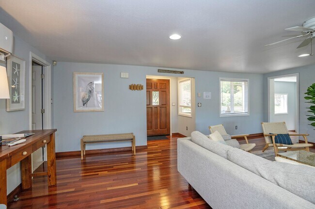 Foto del edificio - SHORT TERM LEASES! 1-6 months - 3-Bedroom ...