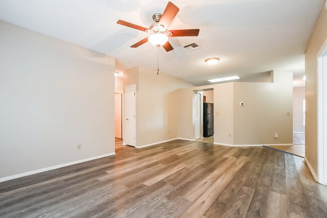 Building Photo - 336 Cello Cir