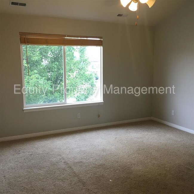 Building Photo - 10834 S Wyngate Park Dr
