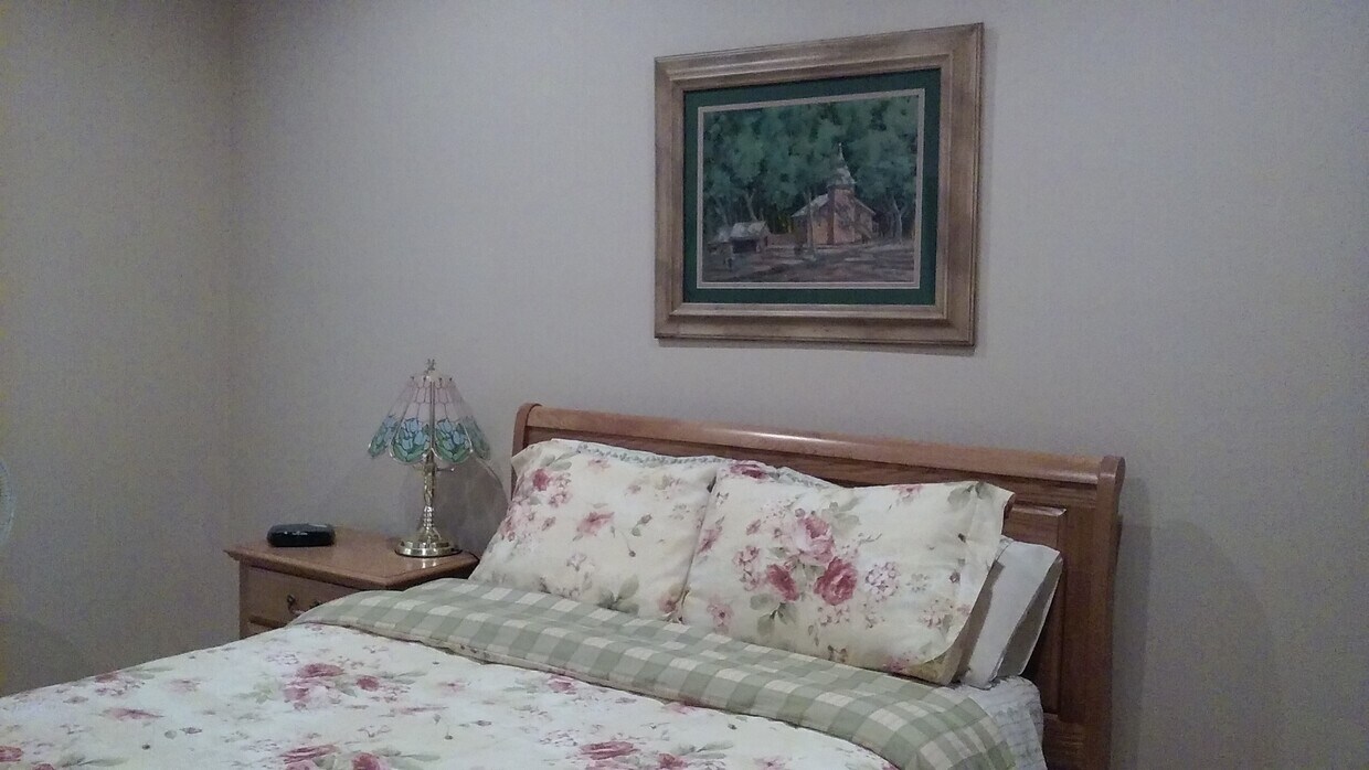 Bedroom - 400 Santa Fe Dr