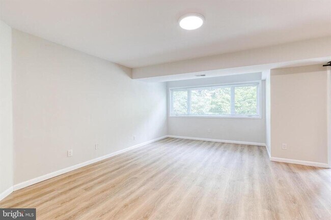 Foto del edificio - Welcome to contemporary luxury living in this beautifully renovated 2bd 2.5bth penthouse condo