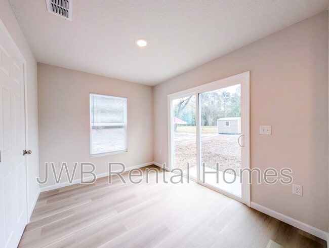 Building Photo - 6052 Redpoll Ave