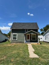 Building Photo - 505 E 9th St