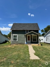 Building Photo - 505 E 9th St