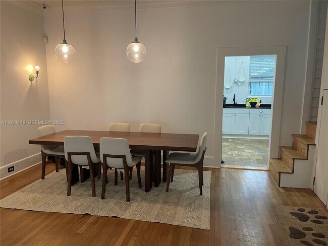 Foto del edificio - 27 NE 49th St