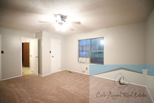 Foto del edificio - 3 Bedroom 2 Bath Home in Beautiful Neighborhood! A fenced back yard!!