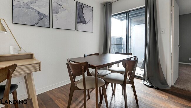 Foto del edificio - 1071 Clayton Ln