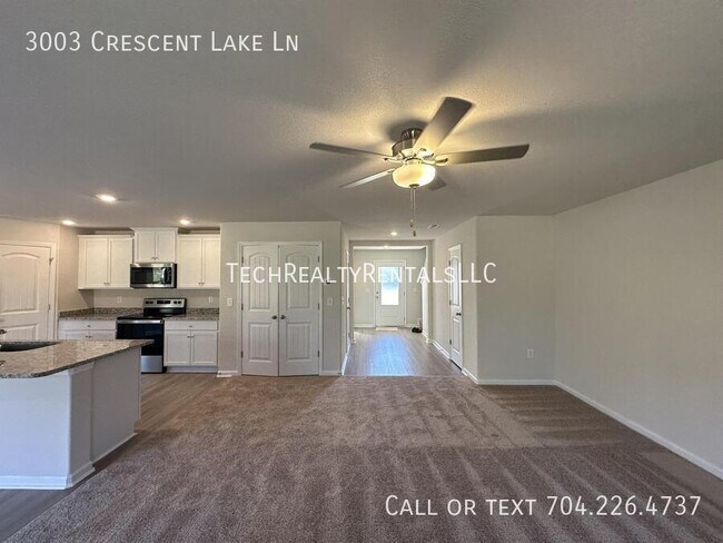 Building Photo - 3003 Cres Lk Ln