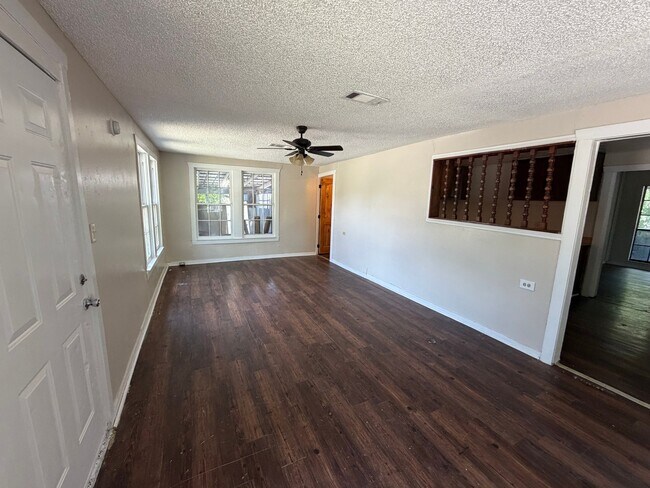 Foto del edificio - 2415 Clay Ave