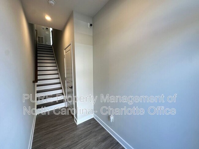 Building Photo - 3647 Tryclan Dr