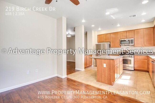 Foto del edificio - 219 Birch Creek Dr