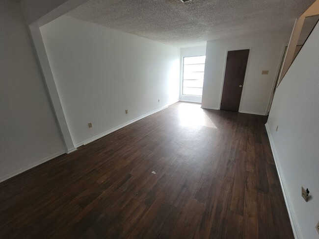 Foto del edificio - 2 bed,1.5 bath Rent