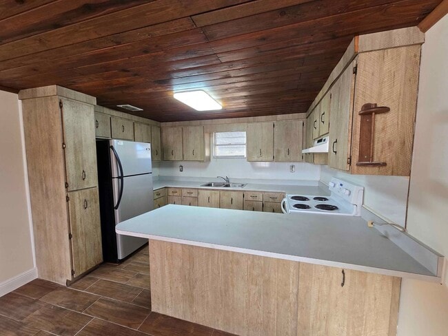 Foto del edificio - Two Bedroom Home with Large Fenced-in Yard