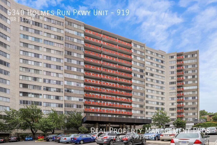 Foto principal - Stylish, Updated Condo Near Metro — All Ut...