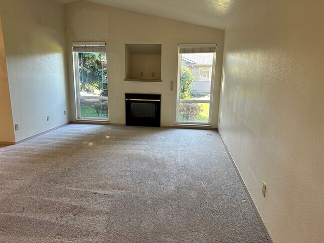 Building Photo - r286