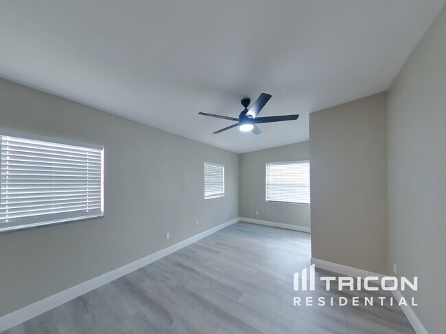Foto del edificio - 1702 W Washington St
