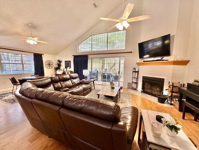Building Photo - 865 Brande Ct