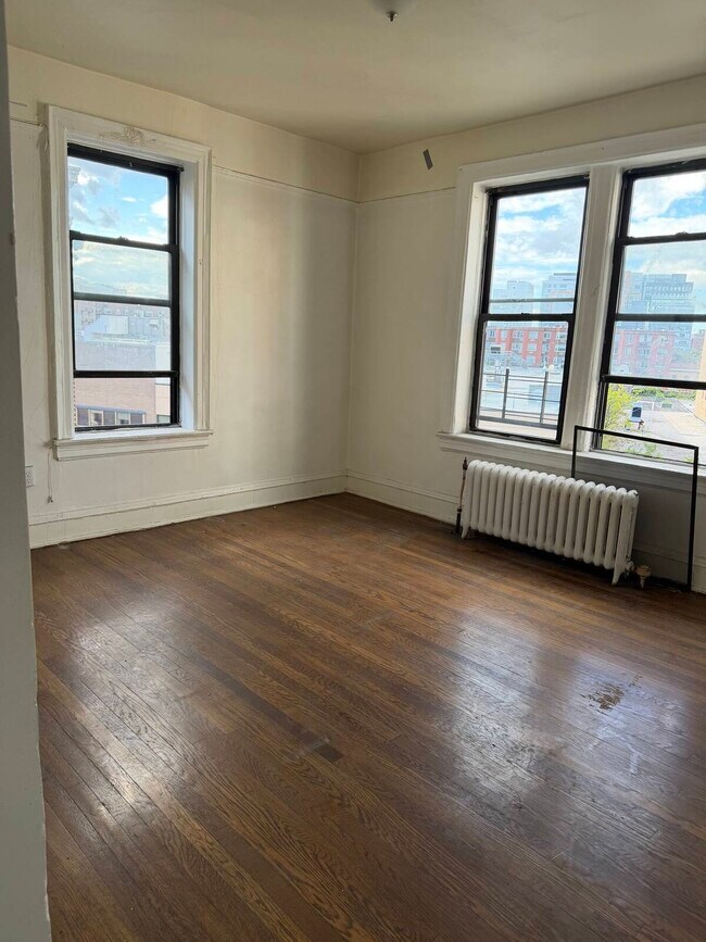 Building Photo - 140-30 Sanford Ave