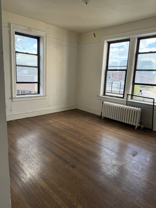 Building Photo - 140-30 Sanford Ave