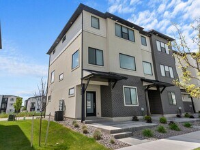 Building Photo - 476 S 900 W