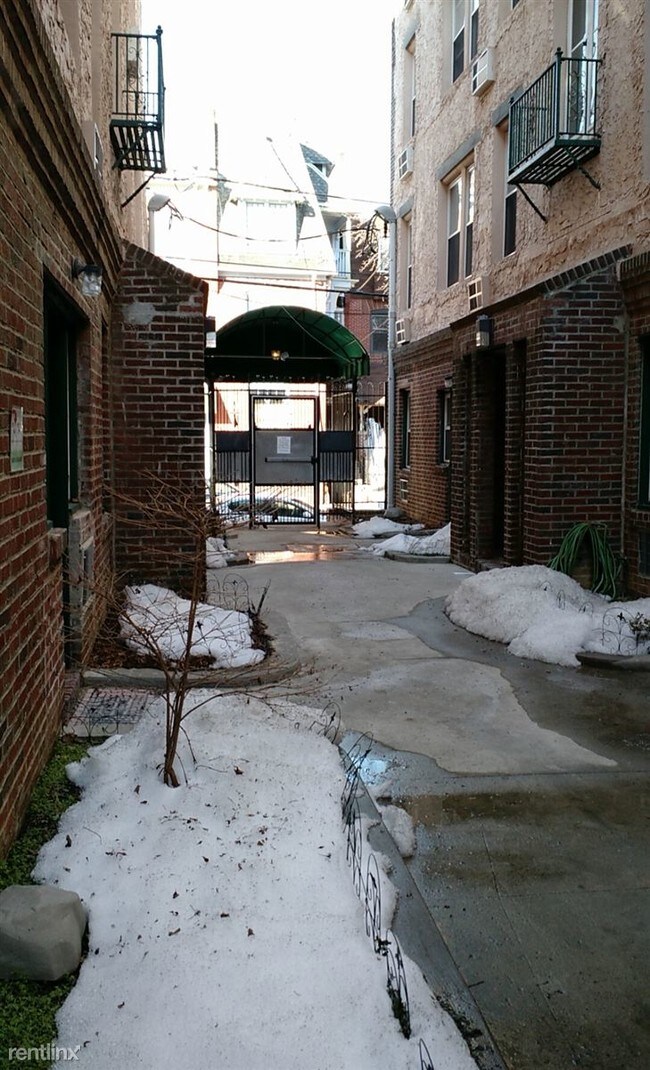 Building Photo - 3412 Spring Garden St