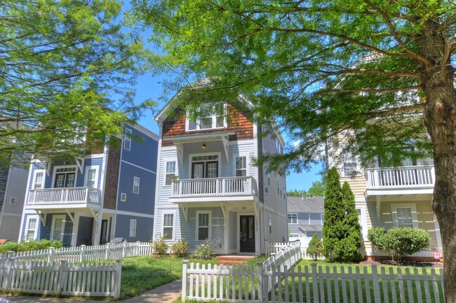 Building Photo - Highly Desirable 3-Story 3Br/3.5Bth 2-Car ...